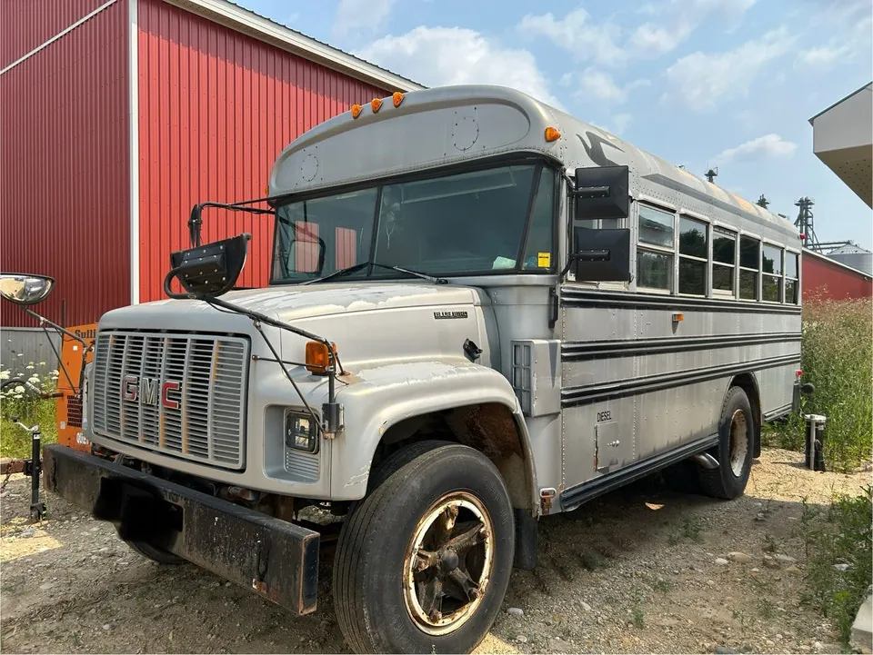 GMC Bluebird Bus 2000 photo 4