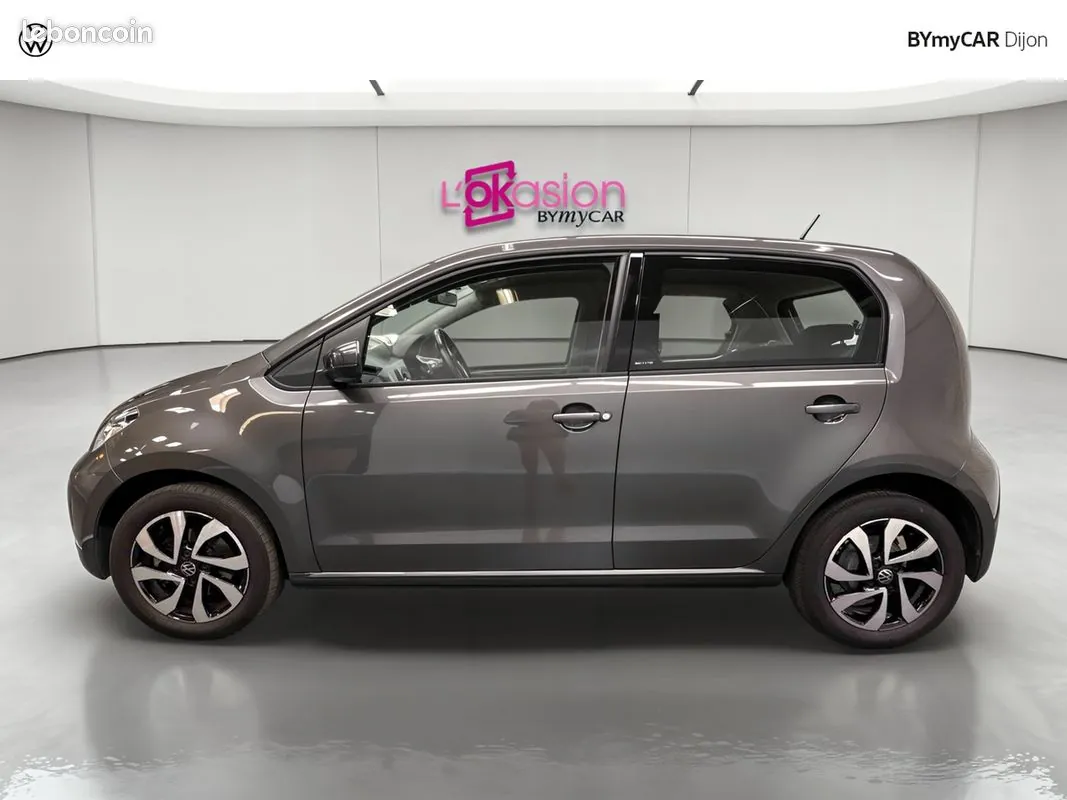 Volkswagen Up 2023 photo 2