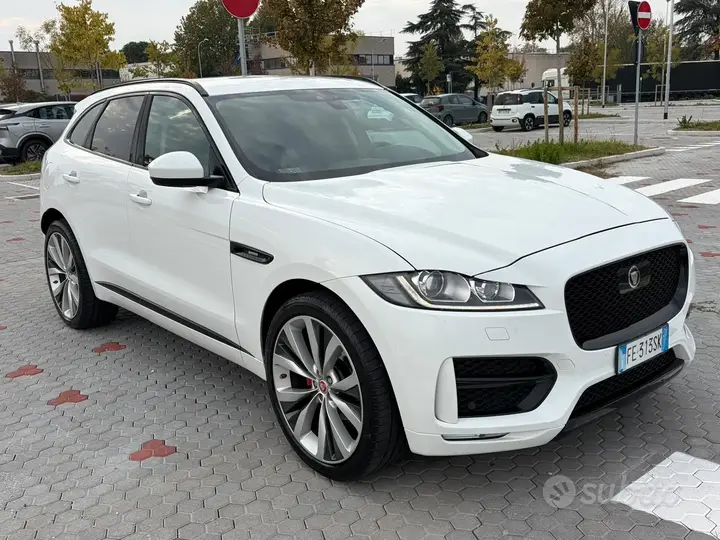 Jaguar F-Pace 2017 photo 4
