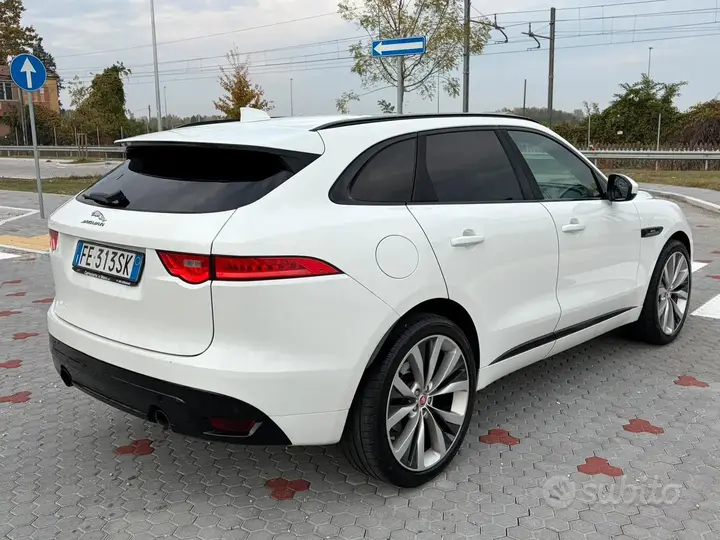 Jaguar F-Pace 2017 photo 3