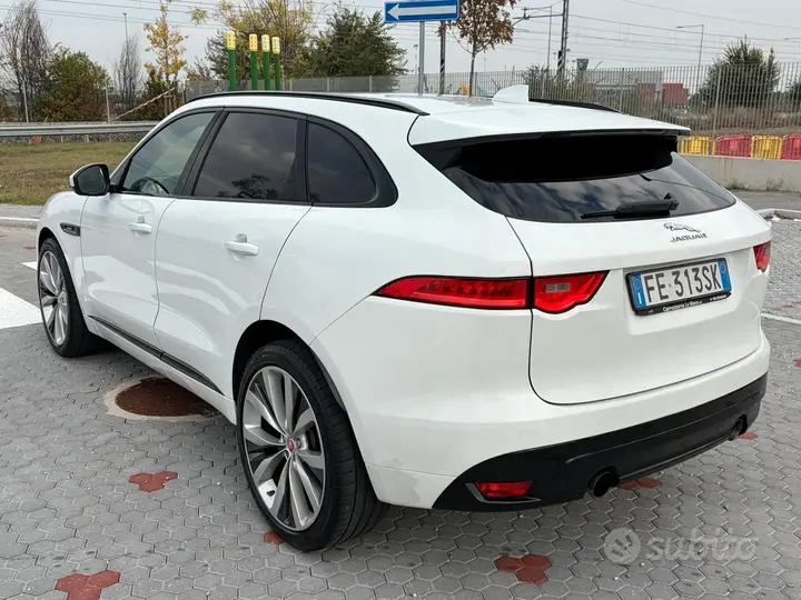 Jaguar F-Pace 2017 photo 2