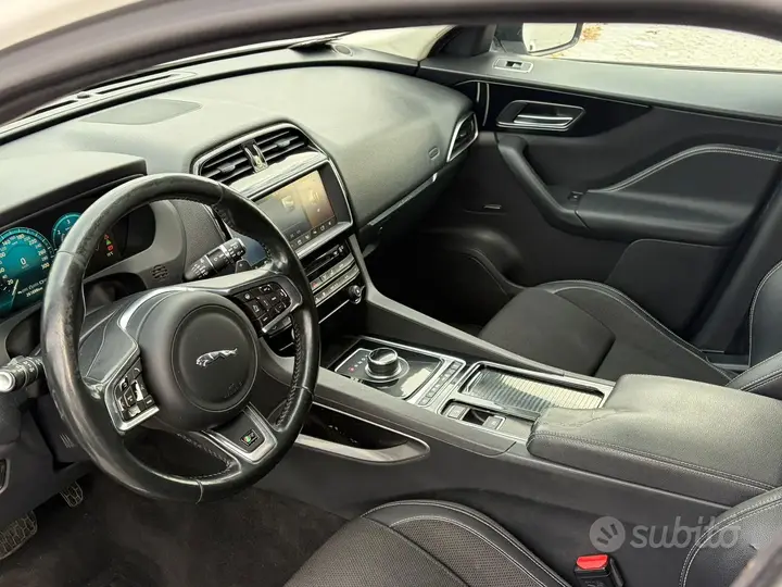 Jaguar F-Pace 2017 photo 5