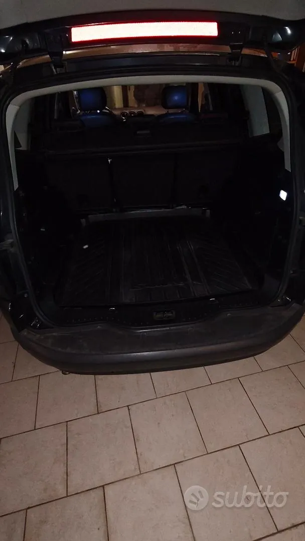 Ford S-Max 2010 photo 3