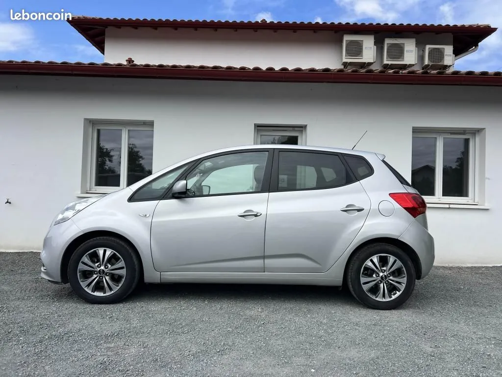 Kia Venga 2015 photo 3
