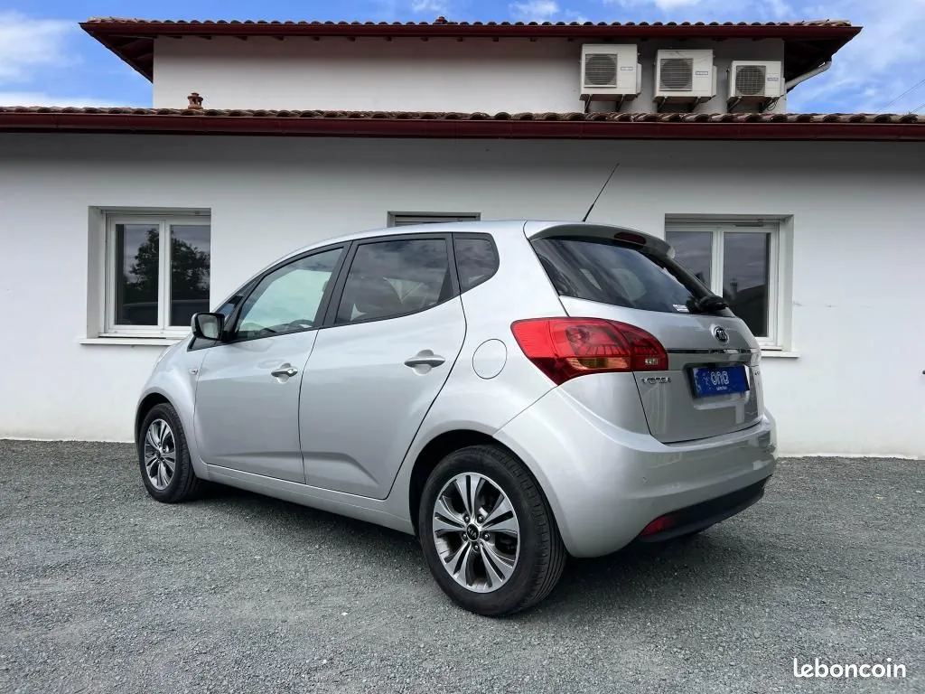 Kia Venga 2015 photo 4