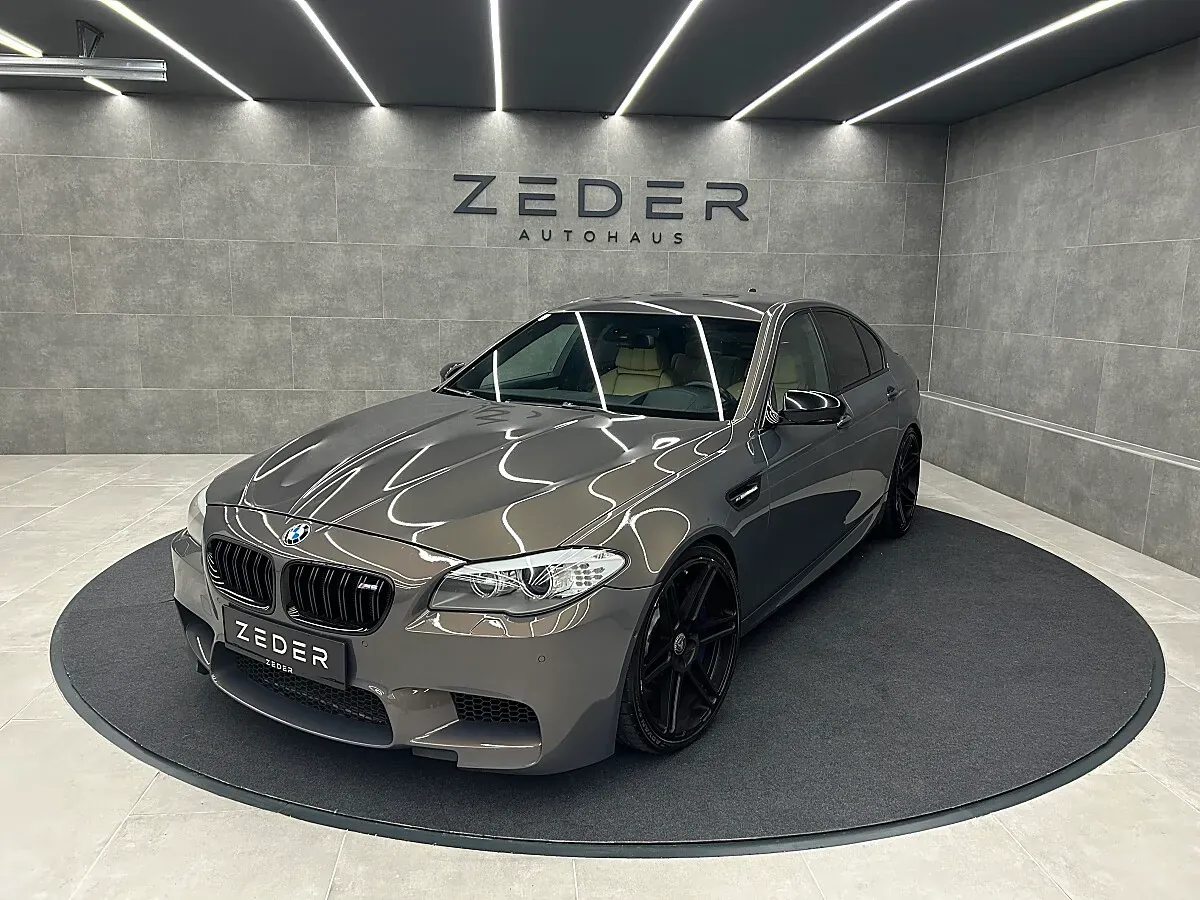 BMW 5 Series 2011 photo 2