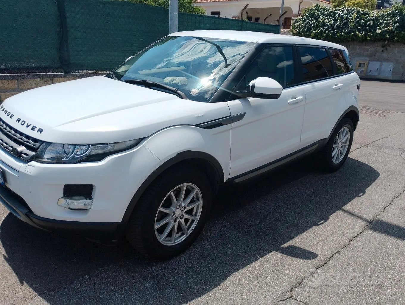 Land Rover Evoque 2014 photo 2
