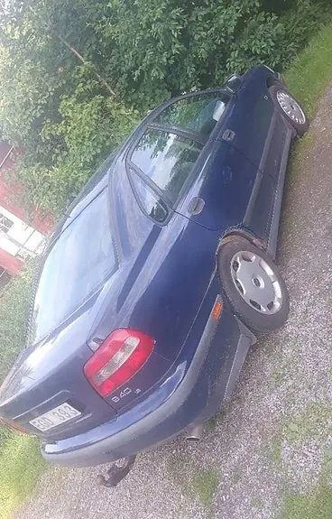 Volvo S40 1999 photo 2