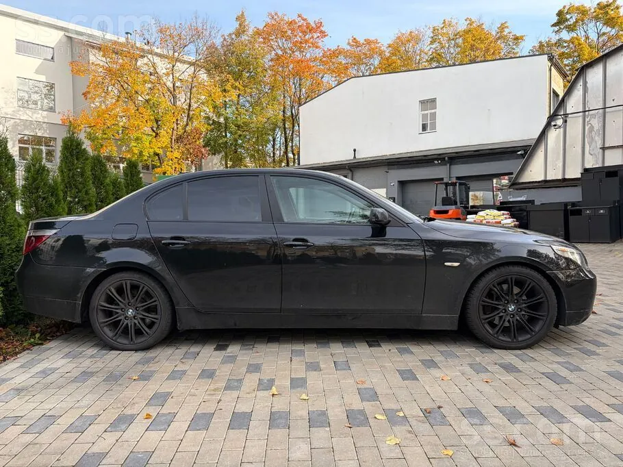 BMW 530 2004 photo 2