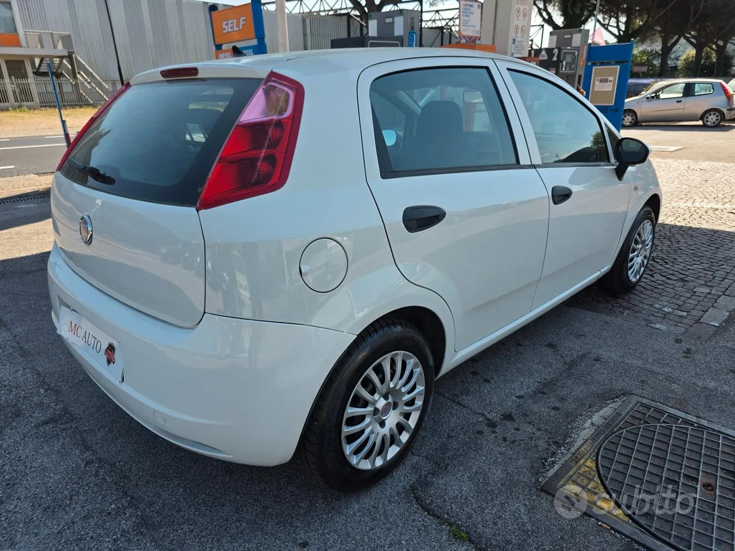 Fiat Grande Punto 2009 photo 4