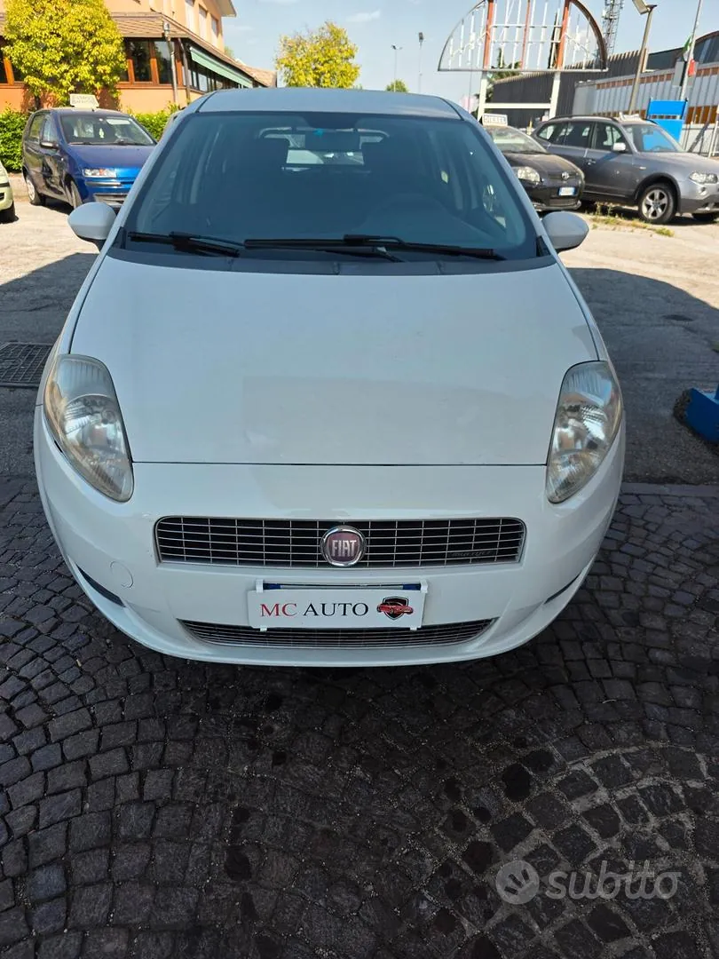 Fiat Grande Punto 2009 photo 2