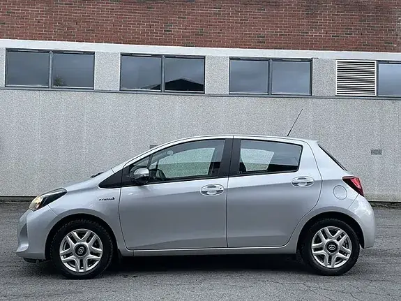 Toyota Yaris 2016 photo 2