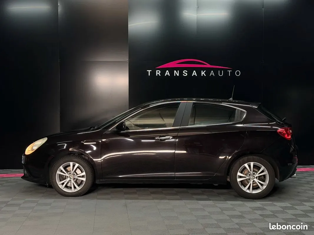 Alfa Romeo Giulietta 2014 photo 2