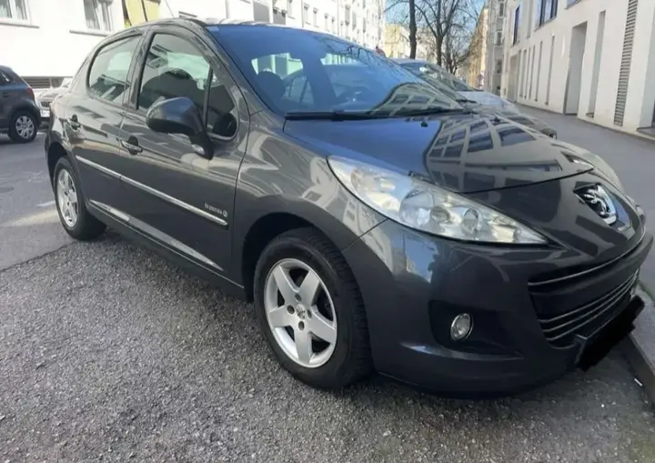 Peugeot 207 2010 photo 2