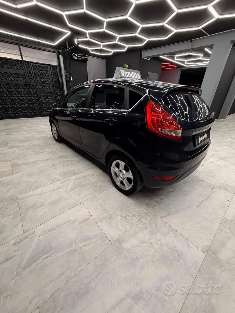 Ford Fiesta 2011 photo 4