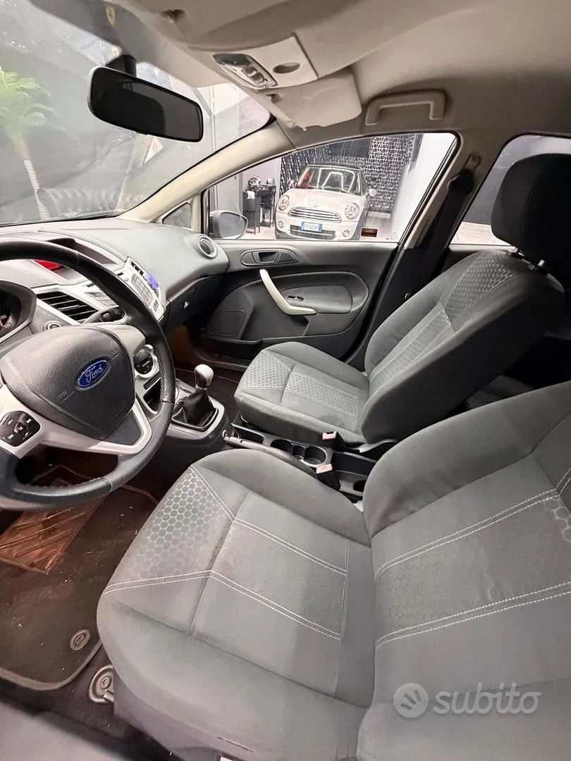 Ford Fiesta 2011 photo 5