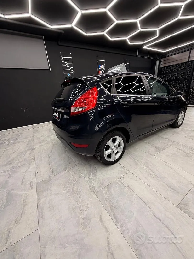 Ford Fiesta 2011 photo 3