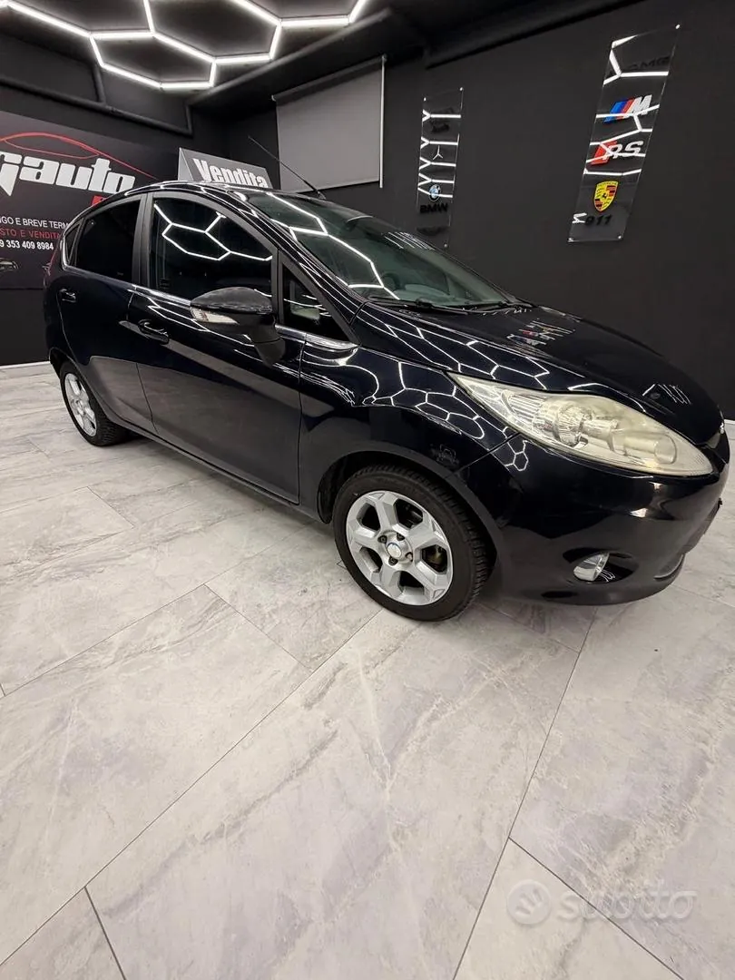 Ford Fiesta 2011 photo 2