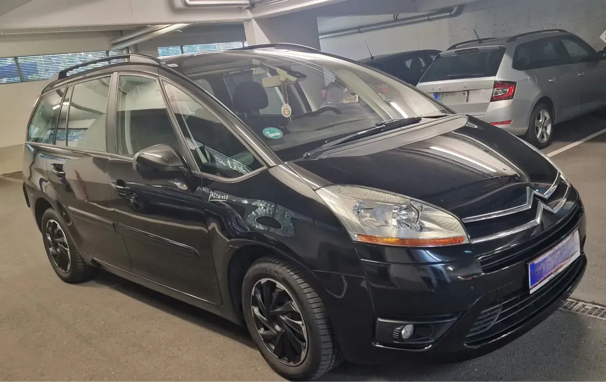 Citroen Grand C4 Picasso 2010 photo 2