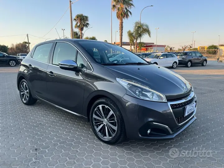 Peugeot 208 2018 photo 3
