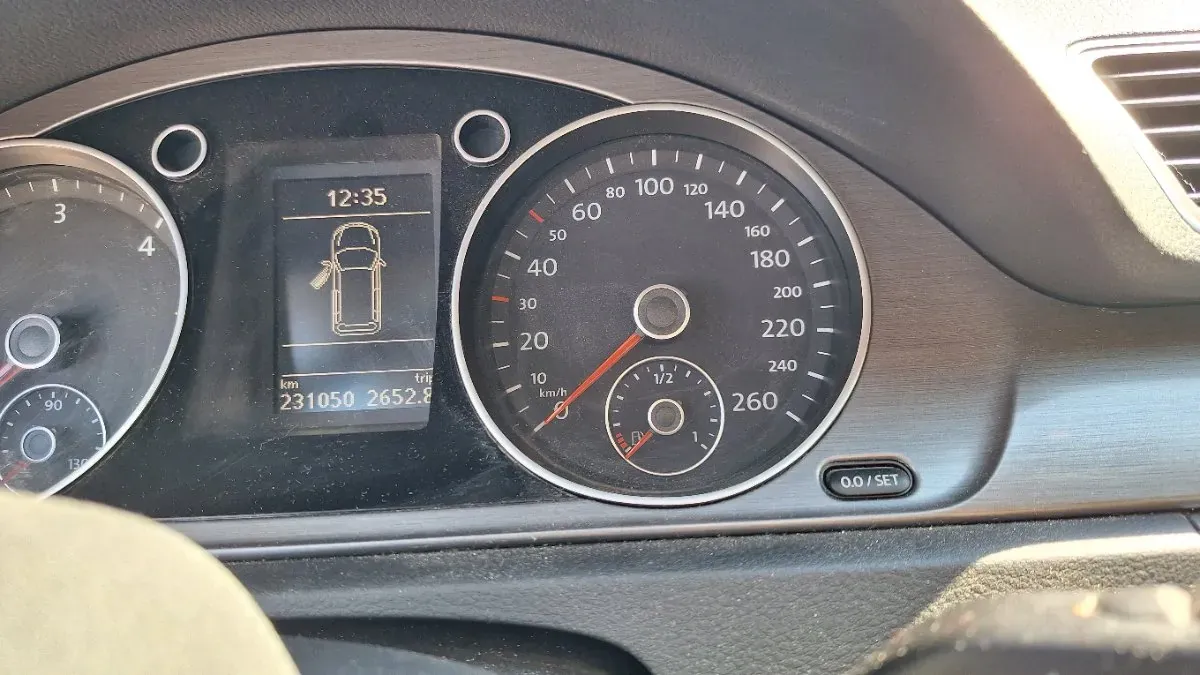 Volkswagen Passat 2012 photo 2