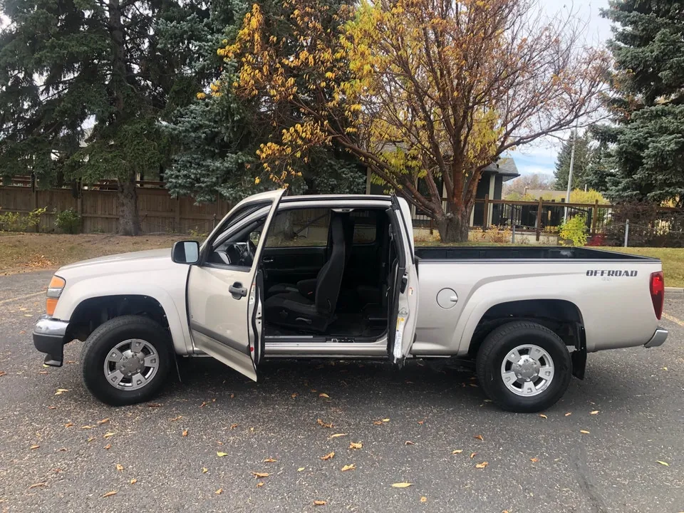 GMC Canyon 2008 photo 2