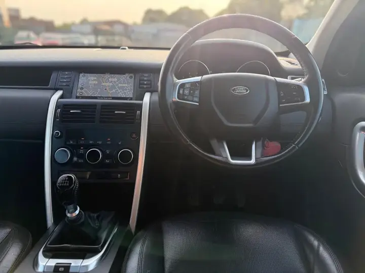 Land Rover Discovery Sport 2018 photo 2