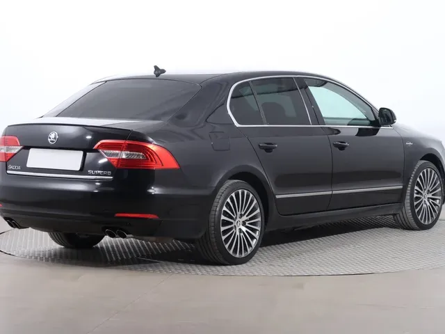 Skoda Superb 2013 photo 4