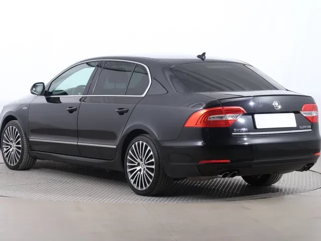 Skoda Superb 2013 photo 3
