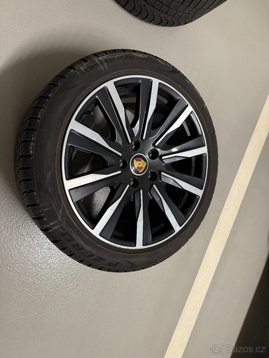 Porsche Taycan photo 4