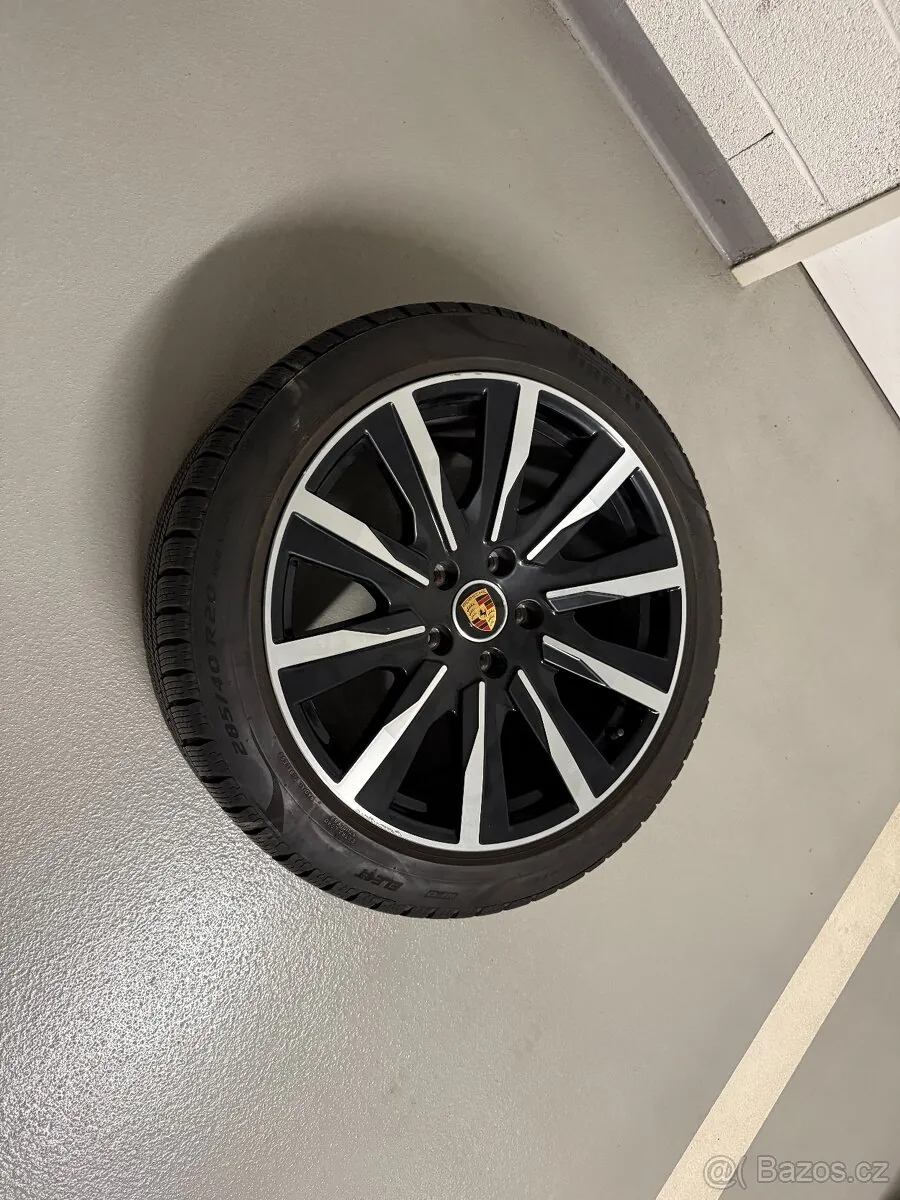 Porsche Taycan photo 2