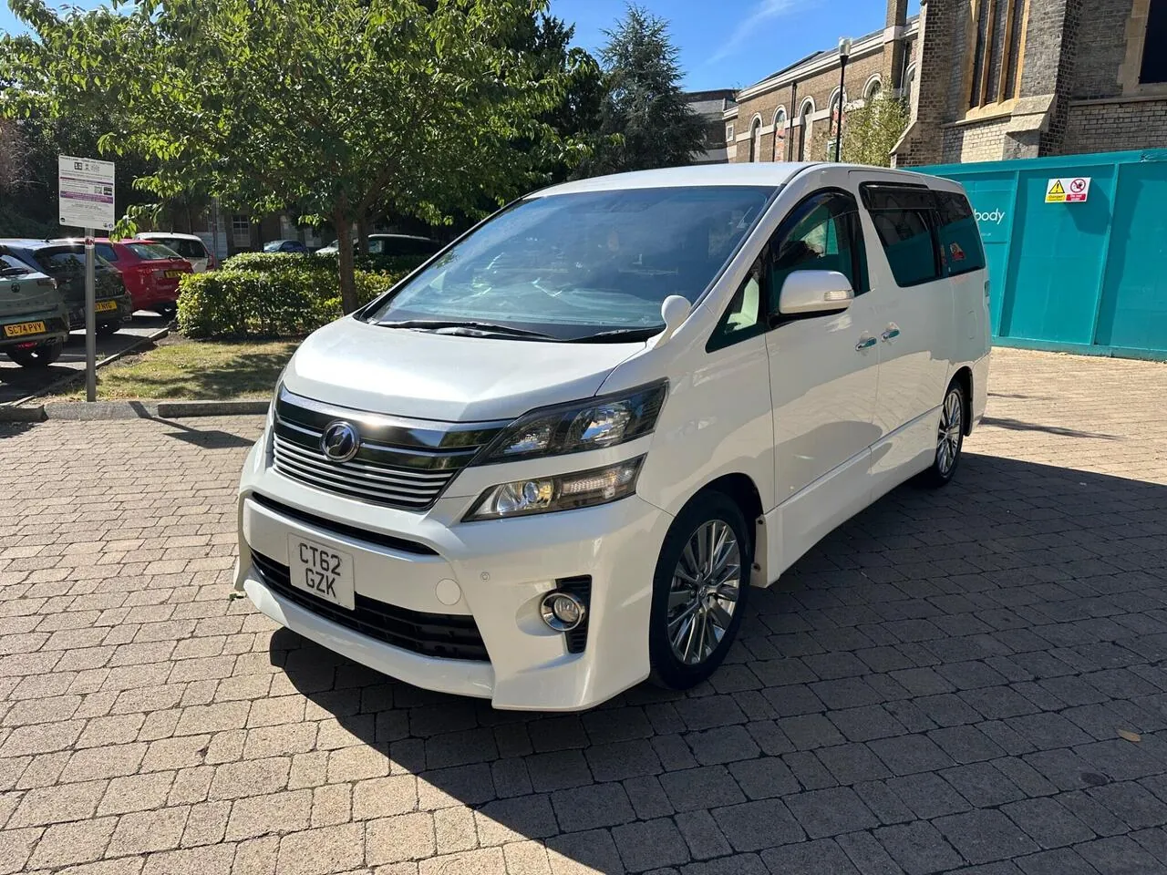 Toyota Vellfire 2023 photo 3