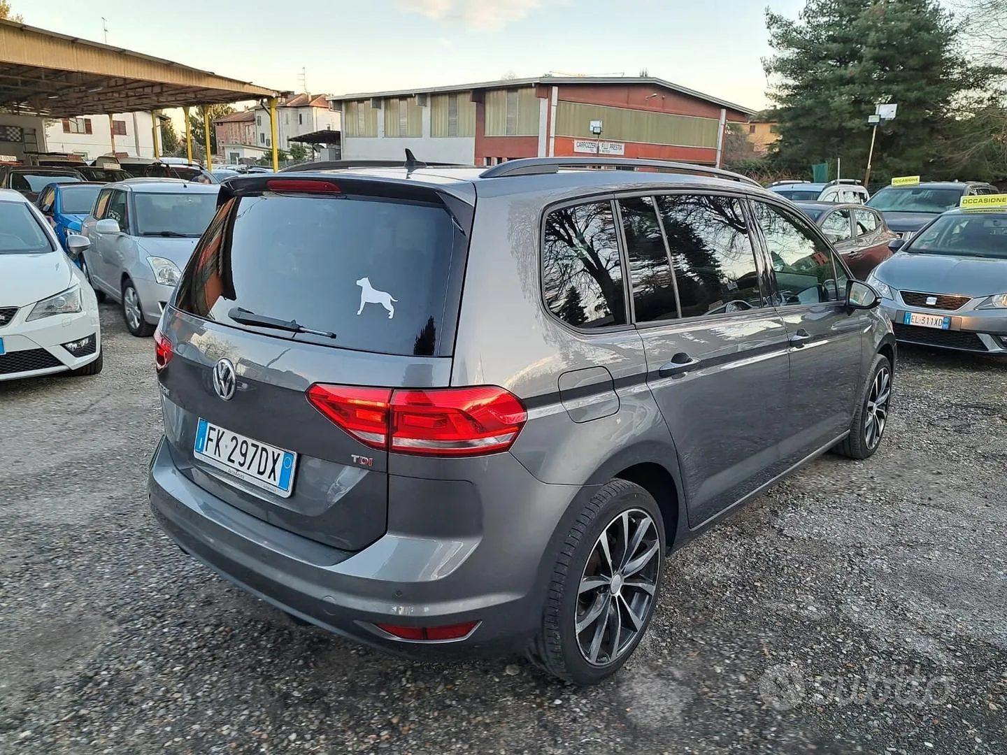 Volkswagen Touran 2017 photo 2