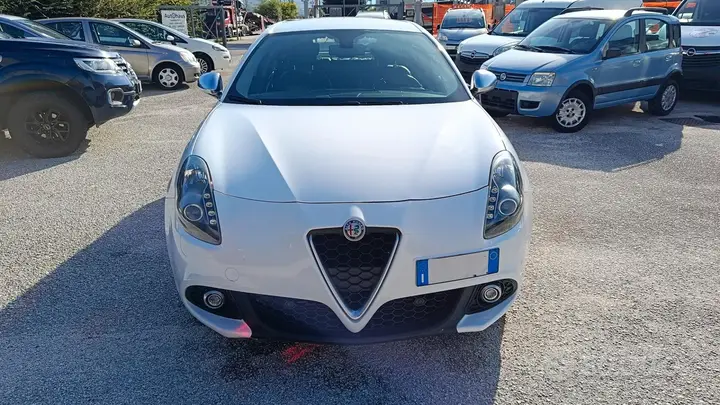 Alfa Romeo Giulietta 2016 photo 2