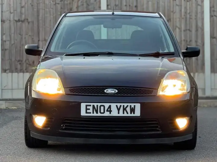 Ford Fiesta 2004 photo 2
