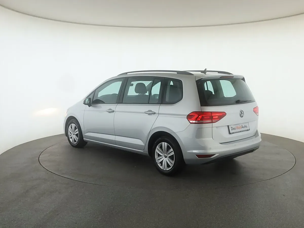 Volkswagen Touran 2023 photo 3