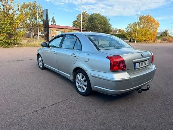Toyota Avensis 2004 photo 4