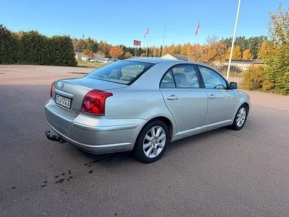 Toyota Avensis 2004 photo 3