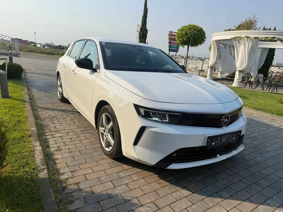 Opel Astra 2022 photo 2