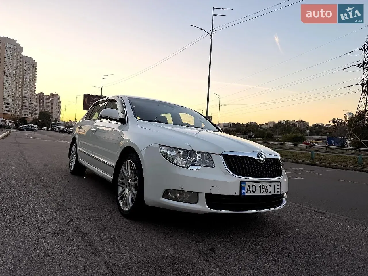 Skoda Superb 2012 photo 2