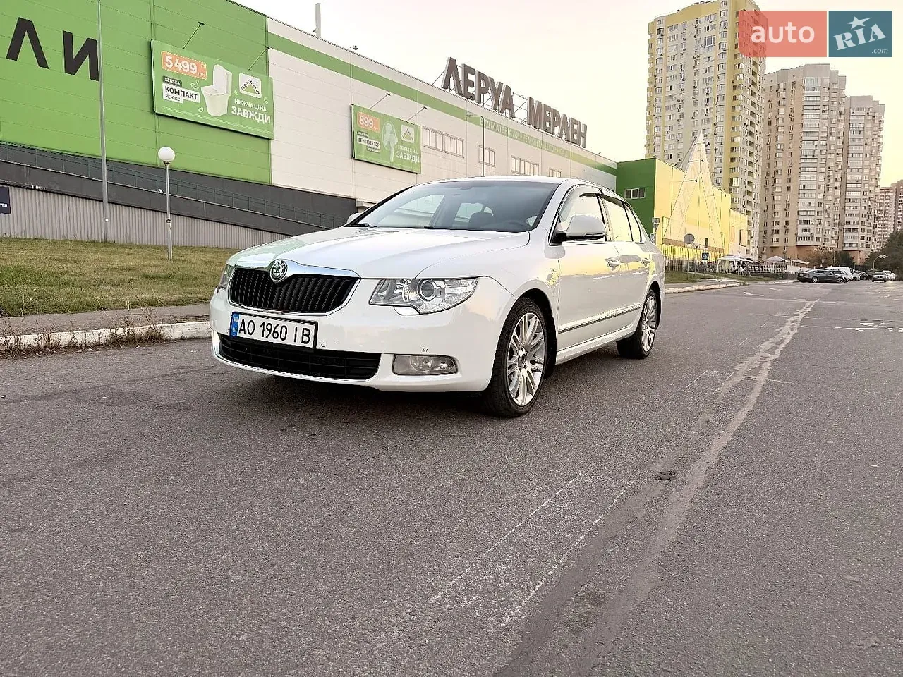 Skoda Superb 2012 photo 4