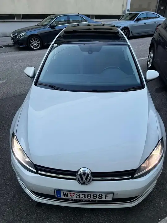 Volkswagen Golf 2012 photo 2