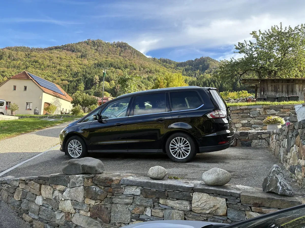 Ford Galaxy 2017 photo 2