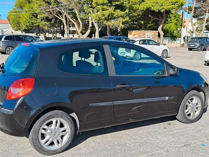 Renault Clio 2006 photo 3