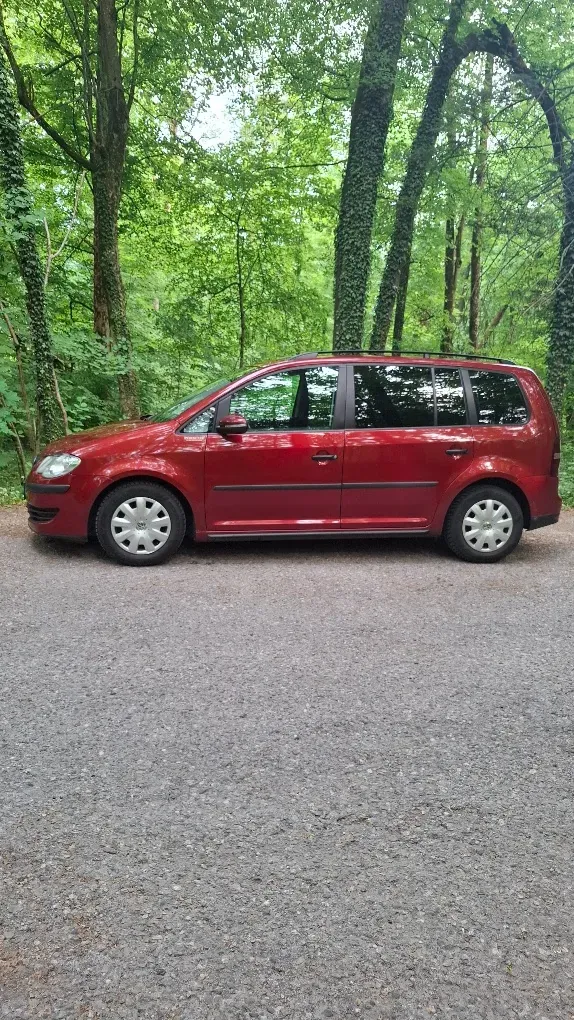 Volkswagen Touran 2009 photo 2