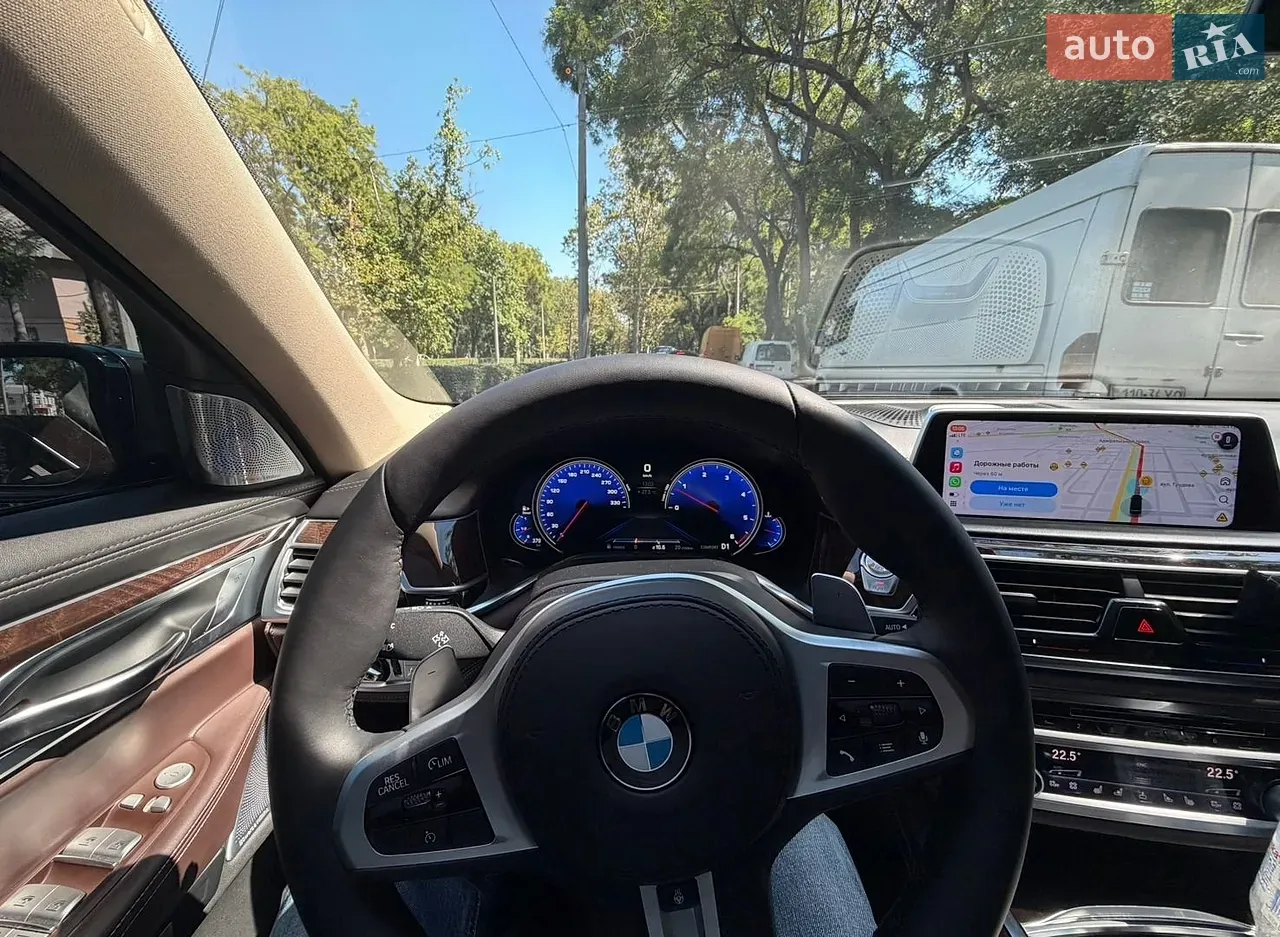BMW 7 Series 2015 photo 2