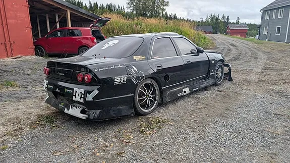 Nissan Skyline 1995 photo 5