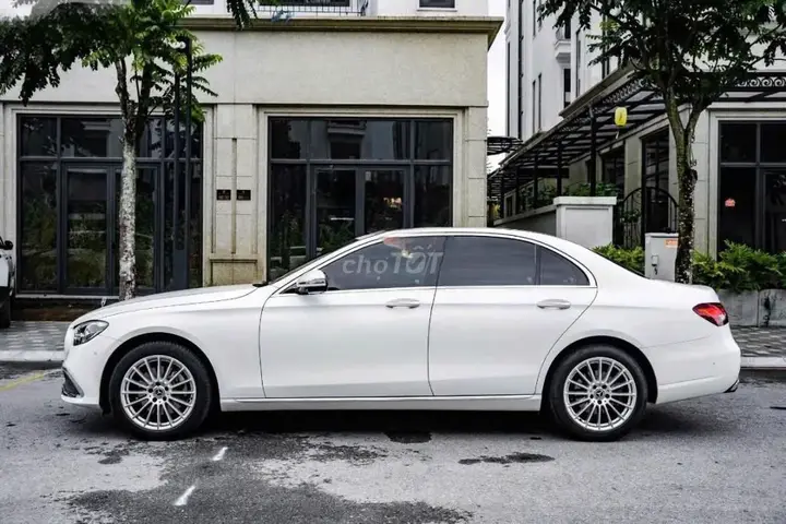 Mercedes-Benz E-Class 2022 photo 5