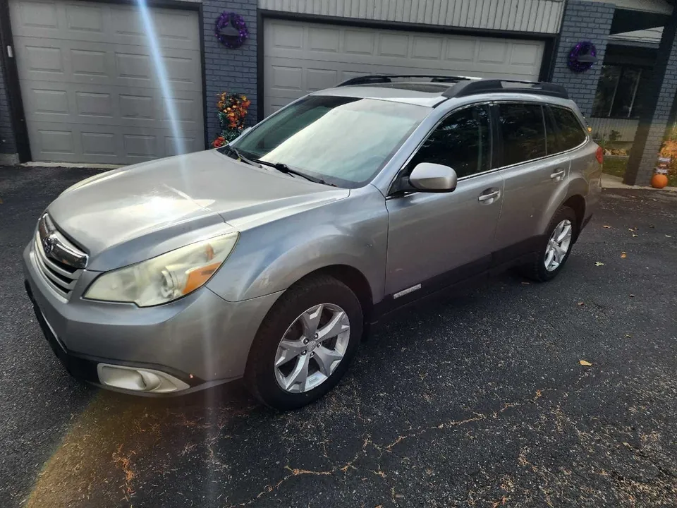 Subaru Outback 2010 photo 2