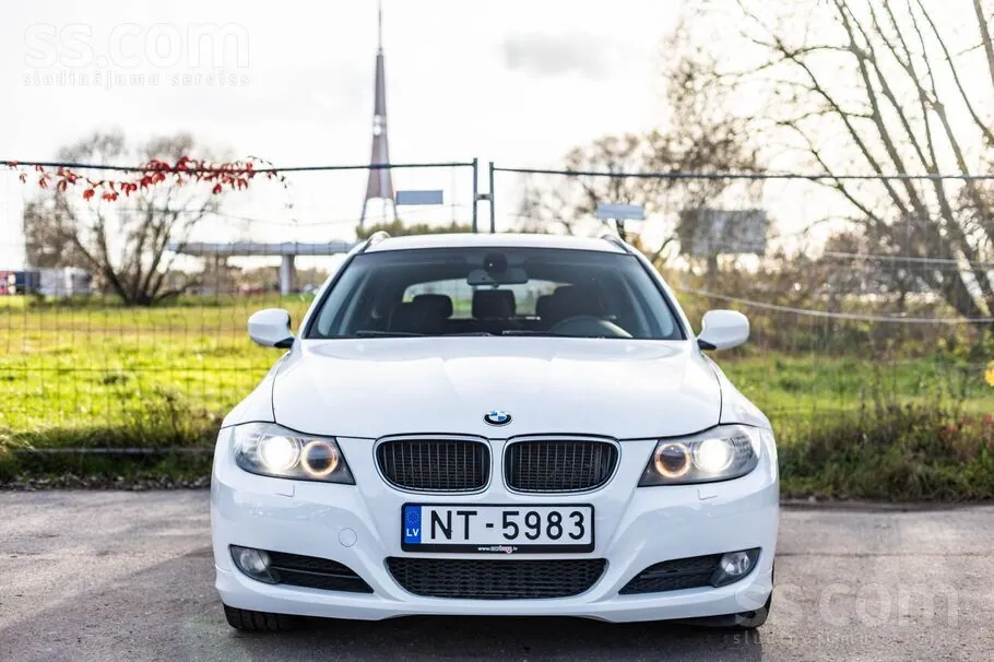 BMW 318D 2010 photo 3